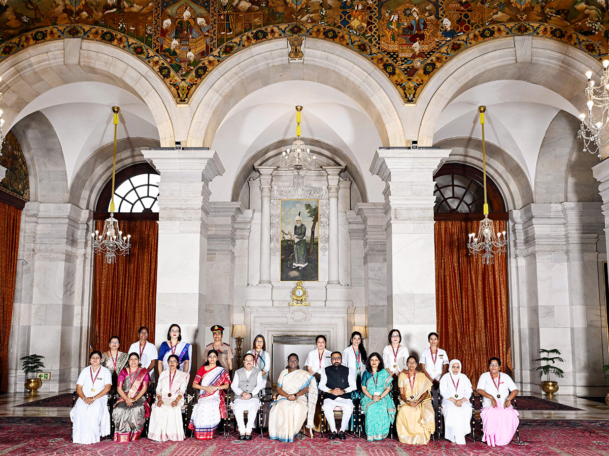 President Murmu confers National Florence Nightingale Awards to 15 awardees at Rashtrapati Bhavan (Photo/PIB)