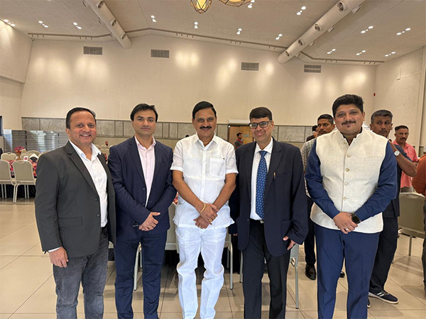 From left: Arvind Devaraj, Vishnu Sharma, Minister B.R.S. Varma, Vikas Goel & Rahul Jagadish at the Udyog Vikas Award during the Udyog Vikas event