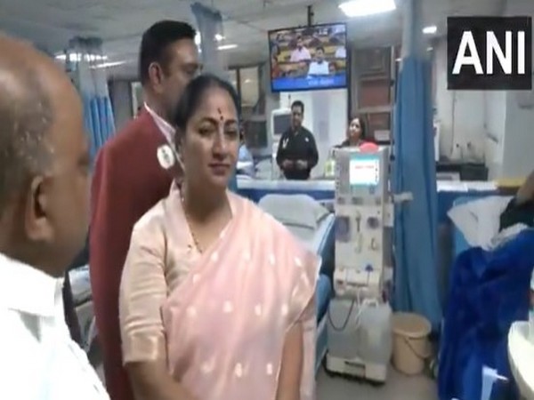 Delhi CM Rekha Gupta inaugurates 'Apheresis Machine' at Lions Blood Centre in Shalimar Bagh. (Photo/ANI)