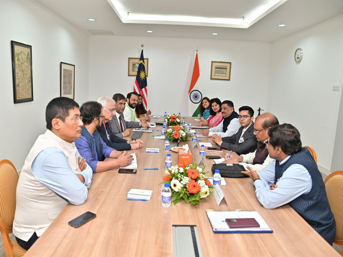 High Commissioner B.N. Reddy briefs Indian delegation (Image: X @hcikl)