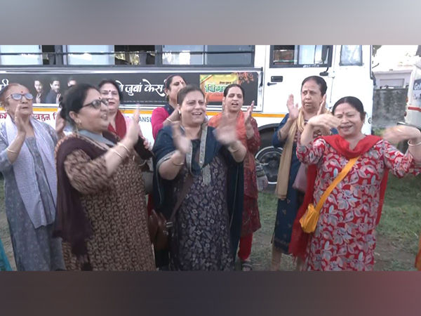 Joyful devotees head for Mata Kheer Bhawani temple in Kashmir (Photo/ANI)