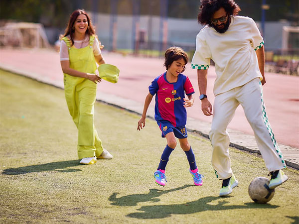Couple Genelia Deshmukh and Riteish Deshmukh with their son Rahyl (Image source: Instagram @riteishd)