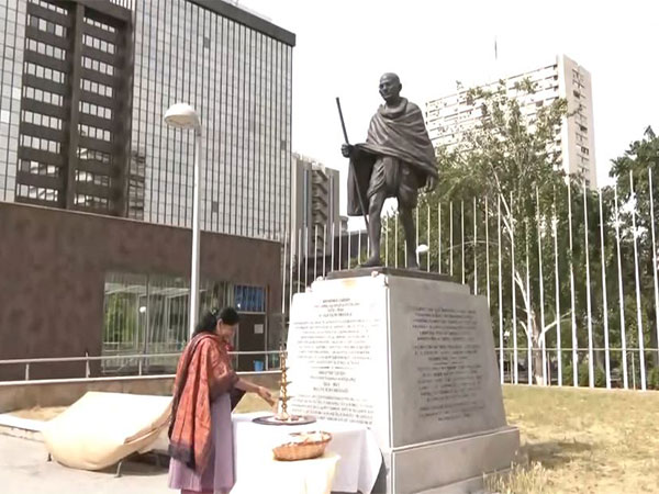 Kanimozhi-led delegation pays tribute to Mahatma Gandhi in Spain (Photo/ANI)