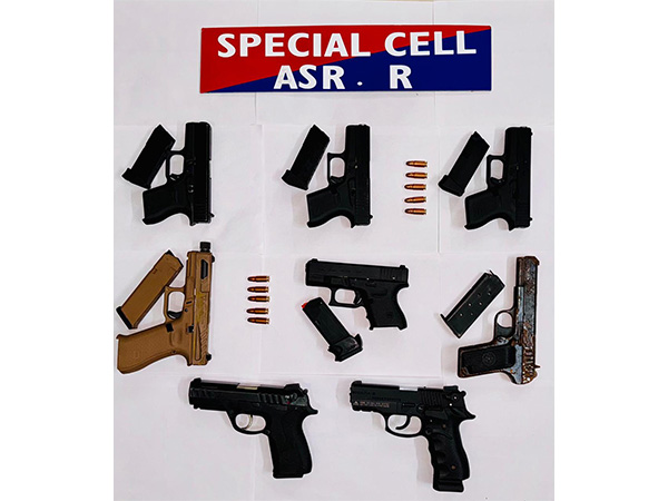 Items seized (Photo/ @DGPPunjabPolice) 