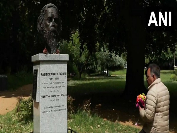 Bharatiya Janata Party (BJP) MP Ravi Shankar Prasad pays floral tribute to the statue of Rabindranath Tagore (Photo/ANI) Bharatiya Janata Party (BJP) MP Ravi Shankar Prasad pays floral tribute to the statue of Rabindranath Tagore (Photo/ANI)