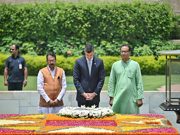 President Palacios at Rajghat (Photo/ANI)