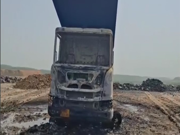 Naxals torch two mining company trucks in Jharkhand's Harazibagh (Photo/ANI)