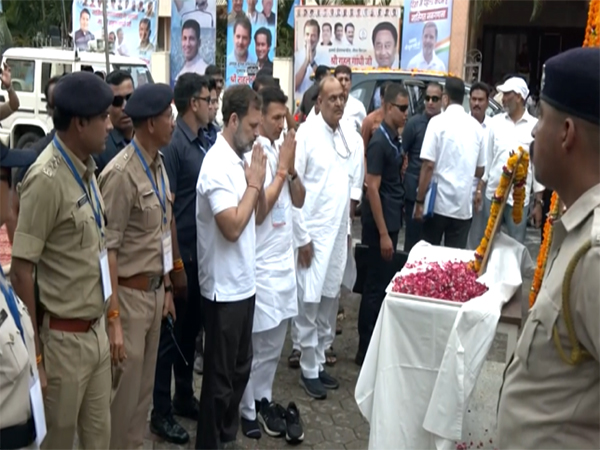 
    Madhya Pradesh: Rahul Gandhi arrives in Bhopal
    