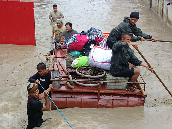 Assam Rifles continues flood relief efforts(Photos/Assam Rifles)