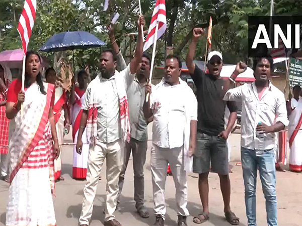 Members of tribal community outfits stages protest in Ranchi (Photo/ANI)