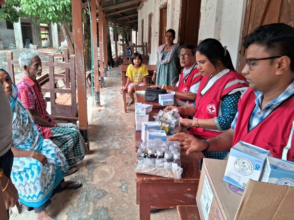 Volunteers from the IRCS, TSB, visited several relief camps set up in school and office premises (Photo/ANI)