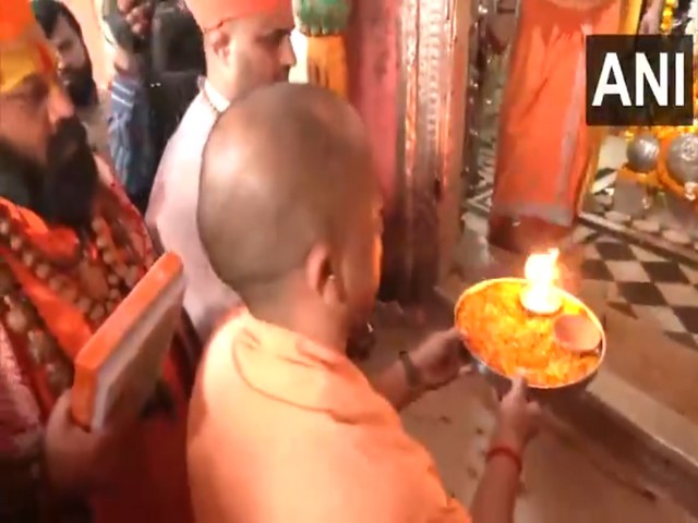 CM Yogi at Hanuman Garhi Mandir (Photo/ANI)