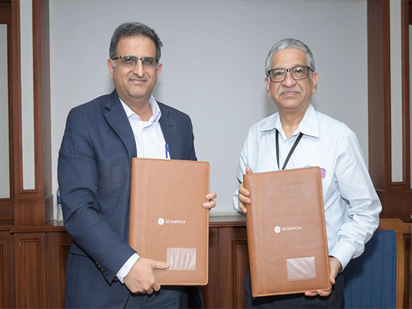 Chaitanya Sarawate, MD, Wipro GE Healthcare, South Asia, Dr Sudeep Gupta, Director, TMC (Photo: GE Healthcare)