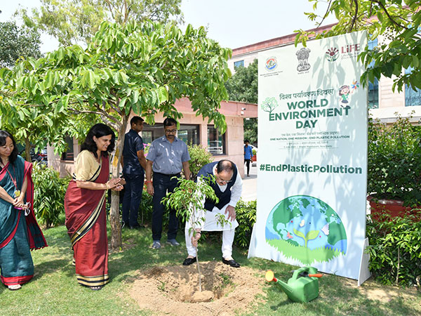  Union Health Minister JP Nadda plants sapling under 'Ek Ped Maa Ke Naam' on World Environment Day (Photo/ANI)