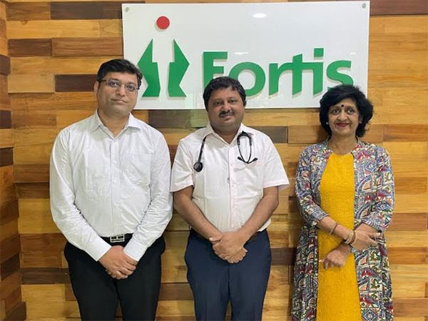 (L-R) Mr Nitin Kamaria, Dr Subhaprakash Sanyal, Dir. Institute of Blood Disorders, and Dr S. Narayani at the inauguration of Blood Disorder Clinic