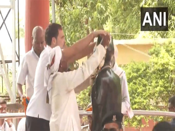  Lok Sabha LoP and Congress MP Rahul Gandhi visits Dashrath Manjhi Memorial in Gaya. (Photo/ANI)