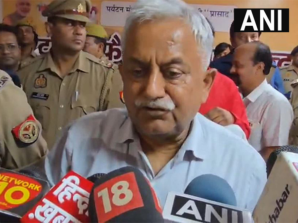  Awanish Awasthi, advisor to the Uttar Pradesh government and former Chief Secretary (Photo/ANI)