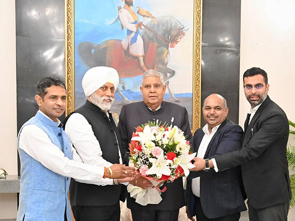  Vice President Jagdeep Dhankar met members of Punjab and Haryana High Court Bar Association (Photo/ @VPIndia) 