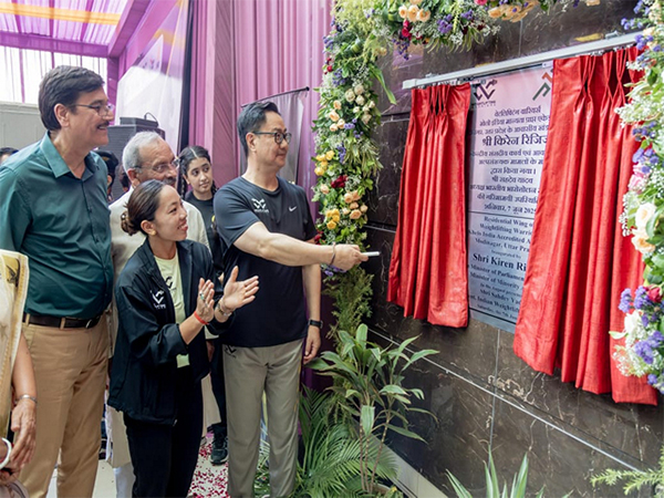 Kiren Rijiju and Mirabai Chanu during the ceremony (Photo: Weightlifting Warriors)
