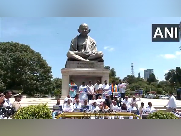 Karnataka BJP leaders protest at the steps of Mahatma Gandhi's statue at Vidhana Soudha (Photo/ANI)