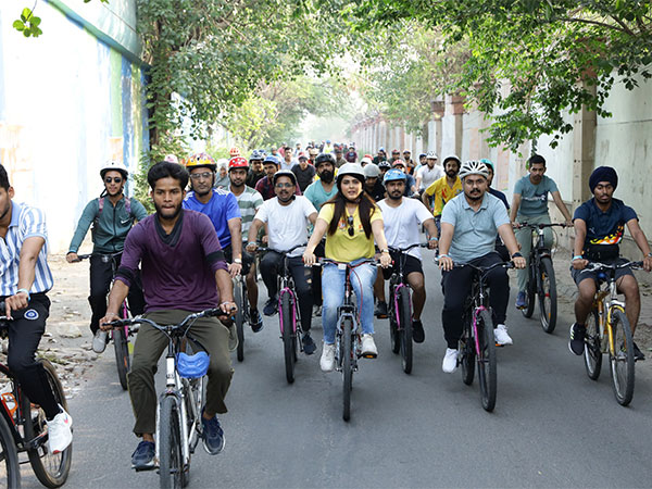 Madhurma Tuli with other Cyclisrs during  Fit India Sundays on Cycle initiative (Photo: SAI Media)
