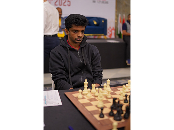 S.L. Narayanan thinking 4 moves ahead of opponent (Photo: Delhi GM Open)