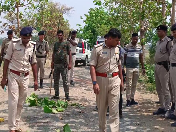 Visual of the Police team insprcting the crime scene. (Photo/ANI)