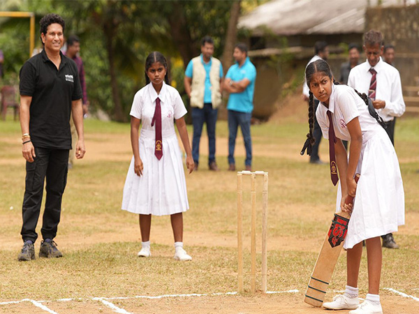 Sachin Tendulkar with kids (Photo: X/@UNICEFROSA)