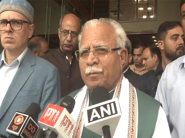 Union Minister Manohar Lal Khattar with Jammu and Kashmir CM Omar Abdullah while speaking to reporters in Srinagar (Photo: ANI) 
