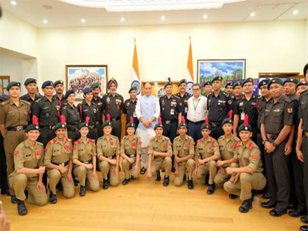 Defence Minister Rajnath Singh felicitates NCC Mount Everest expedition team after their successful summit (Photo/PIB)