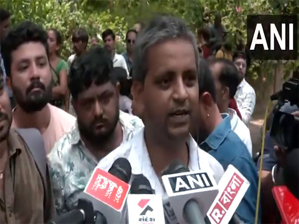 hakur Ravi, who prepares food at BJ Medical's UG mess (Photo/ANI)