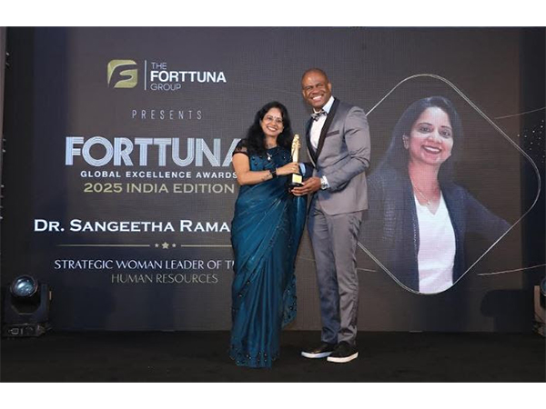 Dr. Sangeetha, Group HR – Kirtilals, received the Strategic Woman Leader of the Year Award at Forttuna Global Excellence Awards 2025 from Dr. Michael Conner, CEO of Agile Evolutionary Group