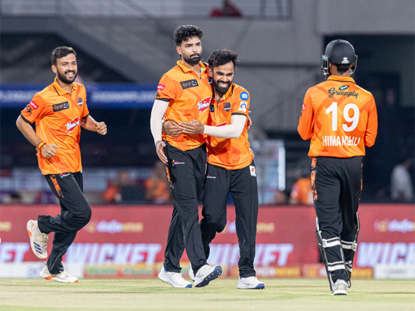 Kumar Kartikeya celebrating with teammates (Photo: MPL)