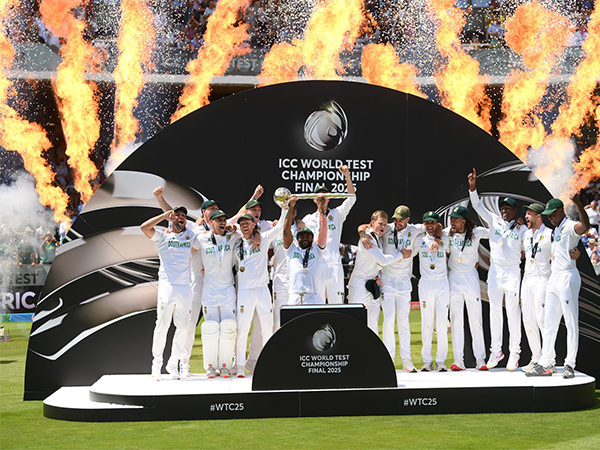 South Africa posing with the WTC mace. (Photo- ICC website)