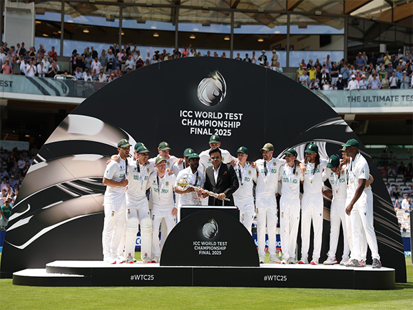 ICC Chairman Jay Shah presenting the World Test Championship Mace to SA Captain Temba Bavuma (Photo: ICC)