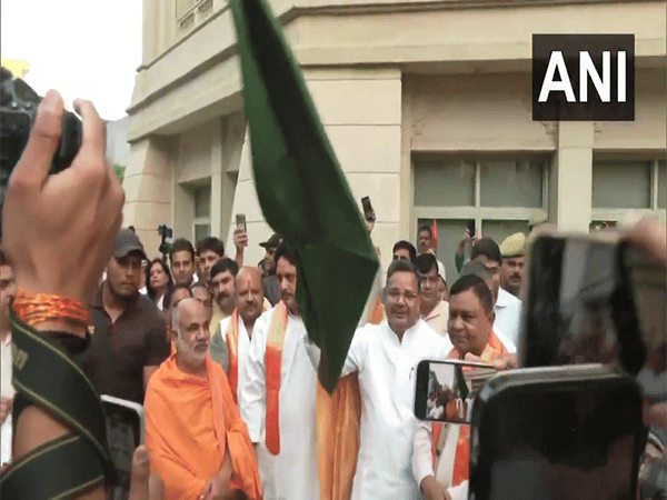 UP Tourism Minister Jaiveer Singh flags off first batch of Kailash Mansarovar Yatra pilgrims from Indrapuram on Sunday. (Photo/ANI) 