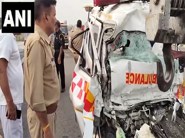 Road accident in Uttar Pradesh's Amethi (Photo: ANI)