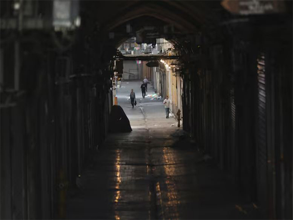 Closed shops in Iran (Image/Reuters)