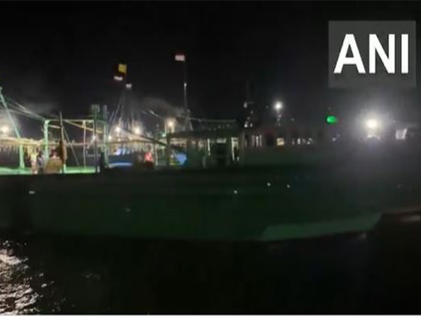 Fishermen in Thoothukudi returning to the sea as  61-day annual fishing ban ends (Photo/ANI)