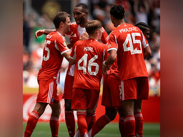 Bayern Munich team celebrating. (Photo- @FCBayernEN)