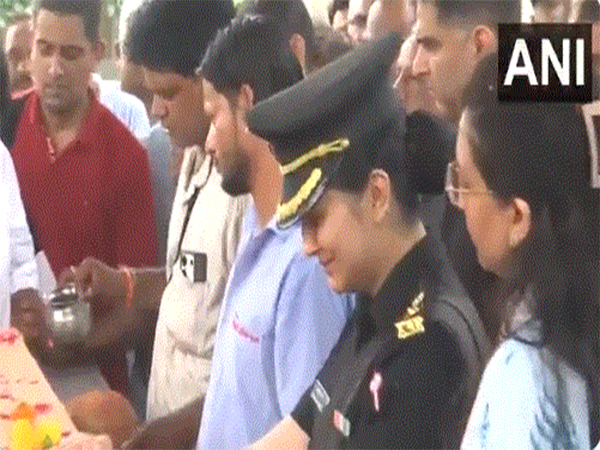 Retired Lt Colonel Rajveer Singh Chauhan's wife bids teary farewell to her husband, killed in Uttarakhand helicopter crash (Photo/ANI)