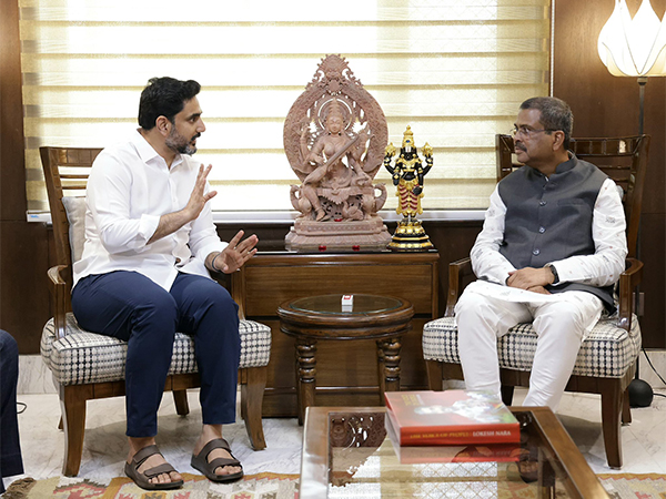 Union Education Minister Dharmendra Pradhan (right) with Andhra Pradesh Cabinet Minister for Information Technology and Education Nara Lokesh (left)  (Photo/X@dpradhanbjp)