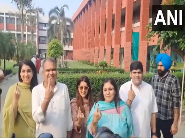 AAP candidate for Ludhiana West assembly by-polls, Sanjeev Arora, and his family pose for the camera (Photo/ANI)