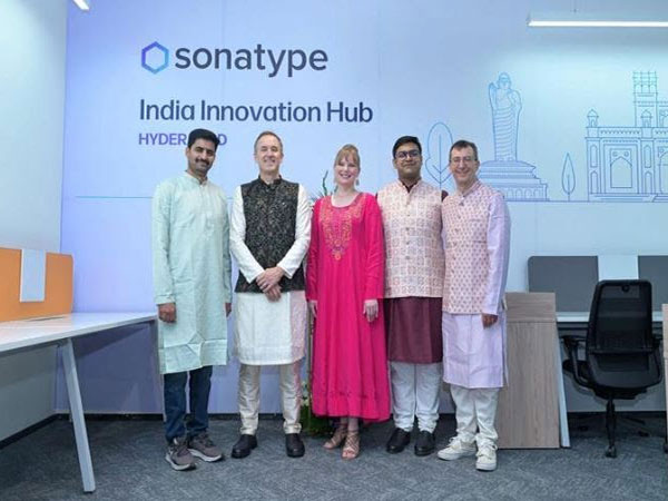 Sonatype Chief Product Development Officer, Mitchell Johnson, joins Abhishek Chauhan, Head of India and Senior Director of Technology, at the opening of their Innovation Center in Hyderabad