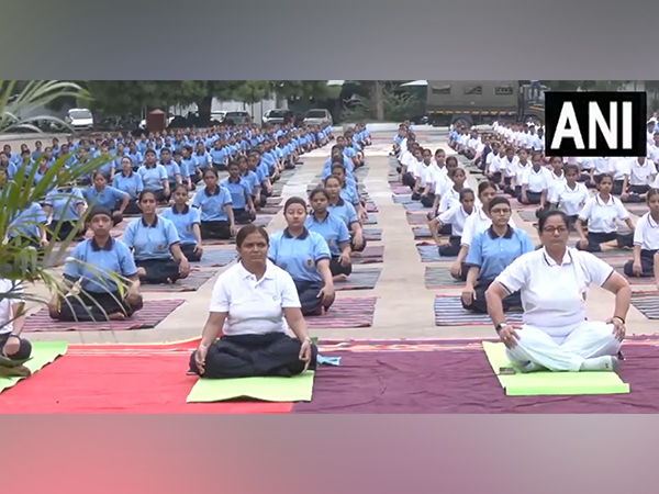 1000 NCC cadets perform yoga in Ahmedabad (Photo: ANI) 