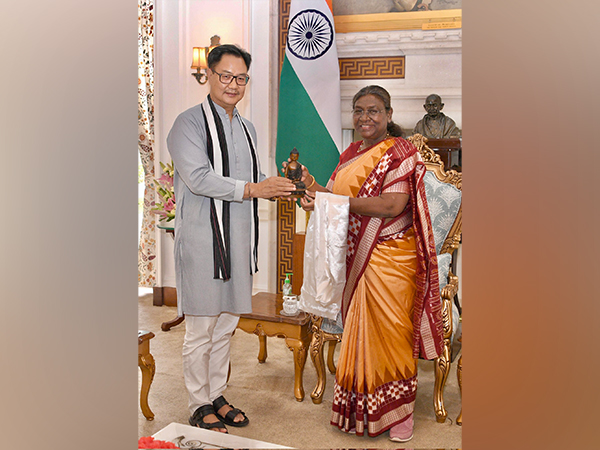 Union Minister Kiren Rijiju extends warm birthday wishes to President Droupadi Murmu (Photo/@KirenRijiju)