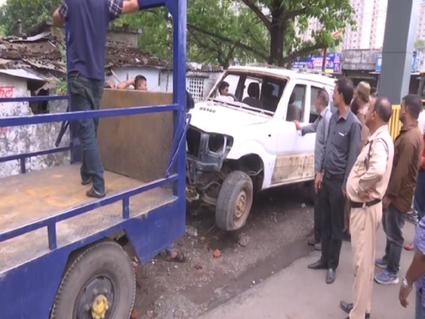 Scrap vehicle being removed by the team (Photo / ANI)