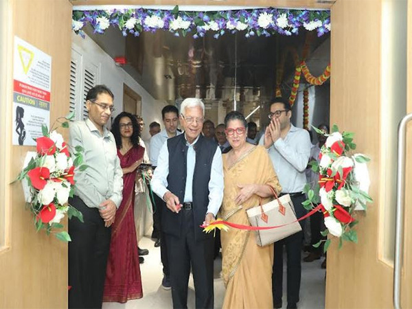 (Centre) Trustee Mr C.L. Raheja is joined by other dignitaries at the launch of NICU PICU Unit, MRI and digital PET CT Scan at S.L. Raheja Hospital, Mahim, Mumbai-A Fortis Associate