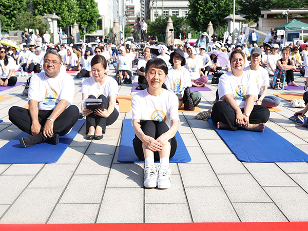 Japan PM's wife Yoshiko Ishiba participates in International Day of Yoga celebrations (Image Credit: X/@IndianEmbTokyo)