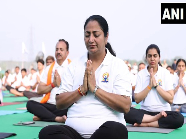Delhi Chief Minister Rekha Gupta performs Yoga at Yamuna (Photo/ANI)
